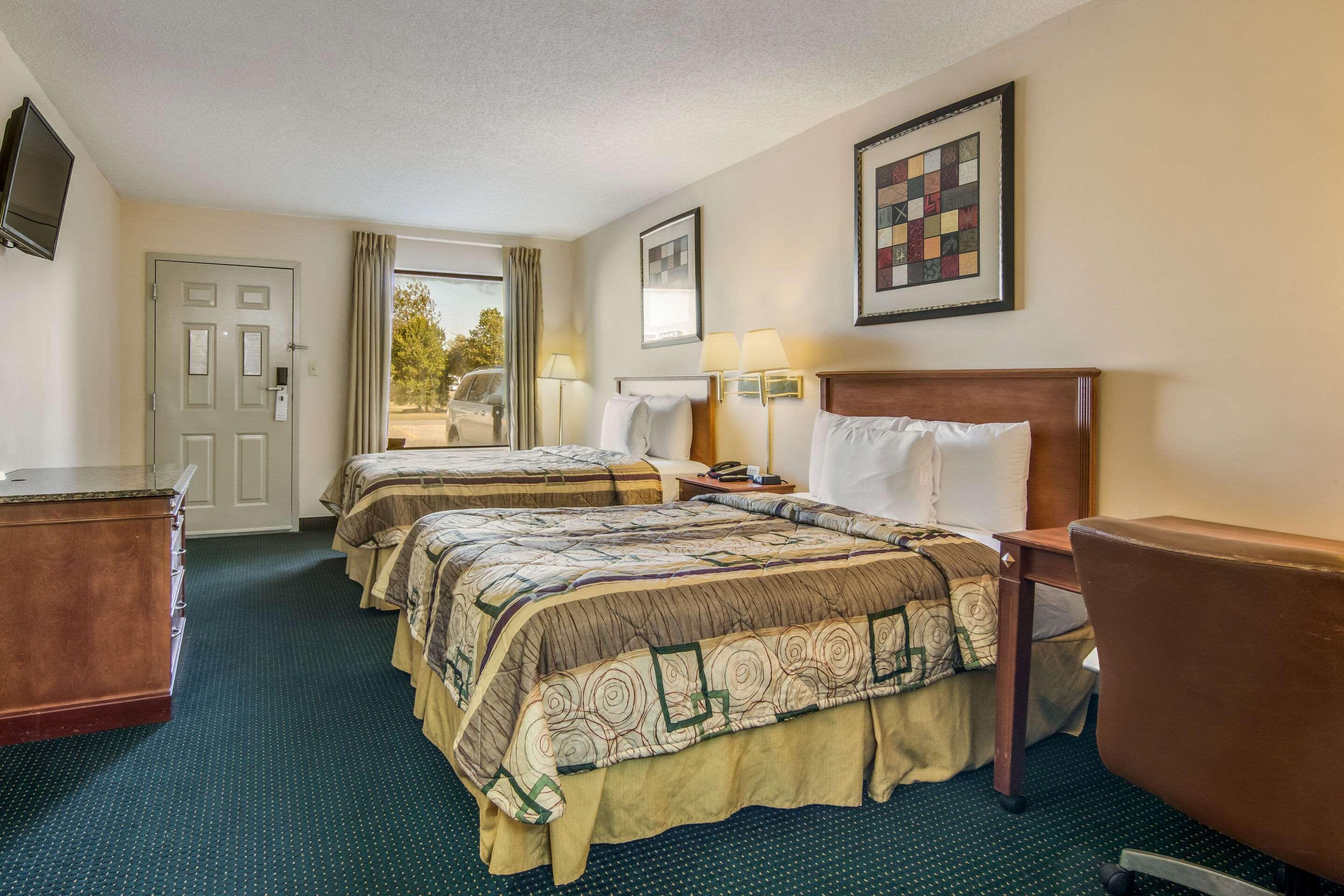 Rodeway Inn & Suites Dublin Exterior photo