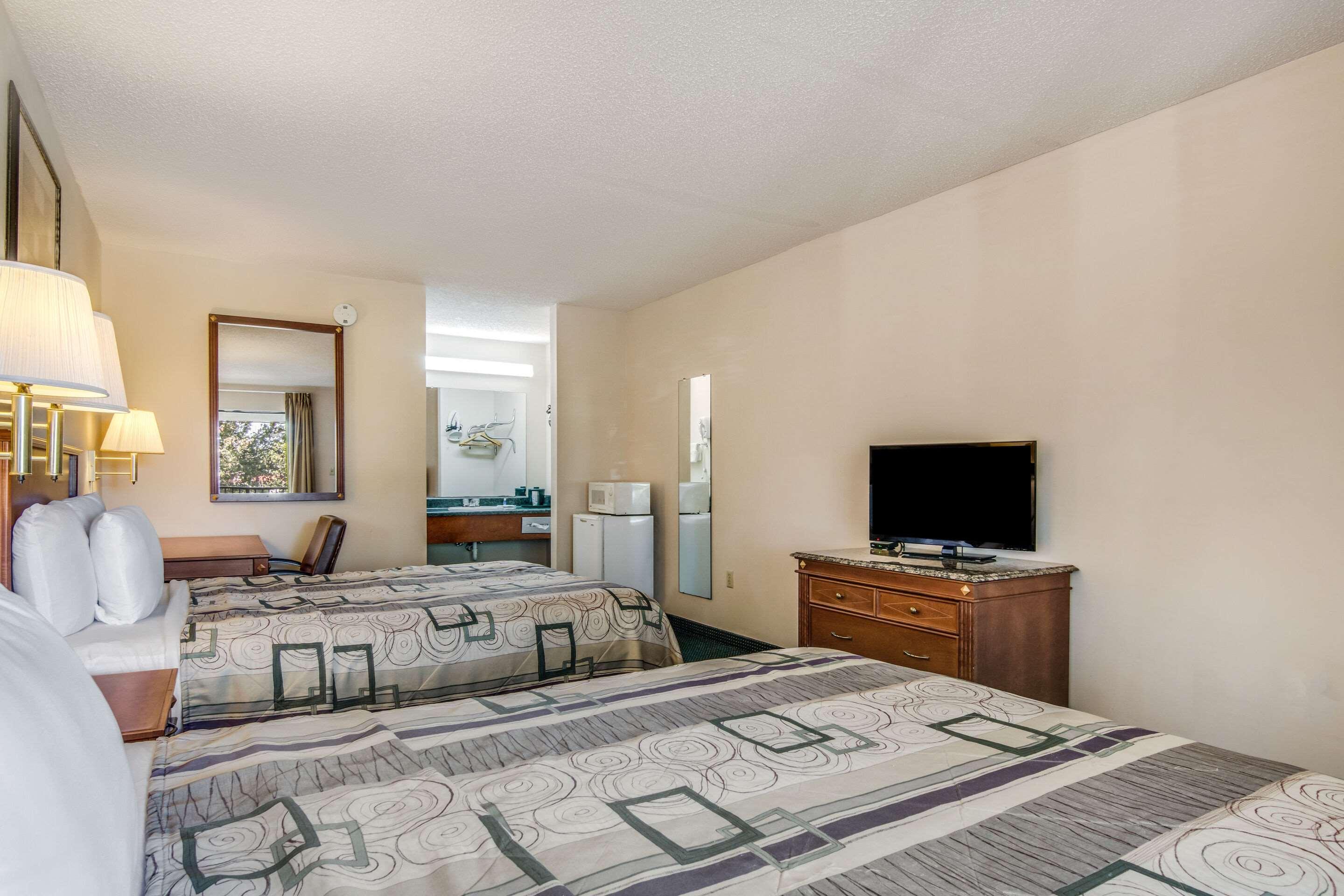 Rodeway Inn & Suites Dublin Exterior photo