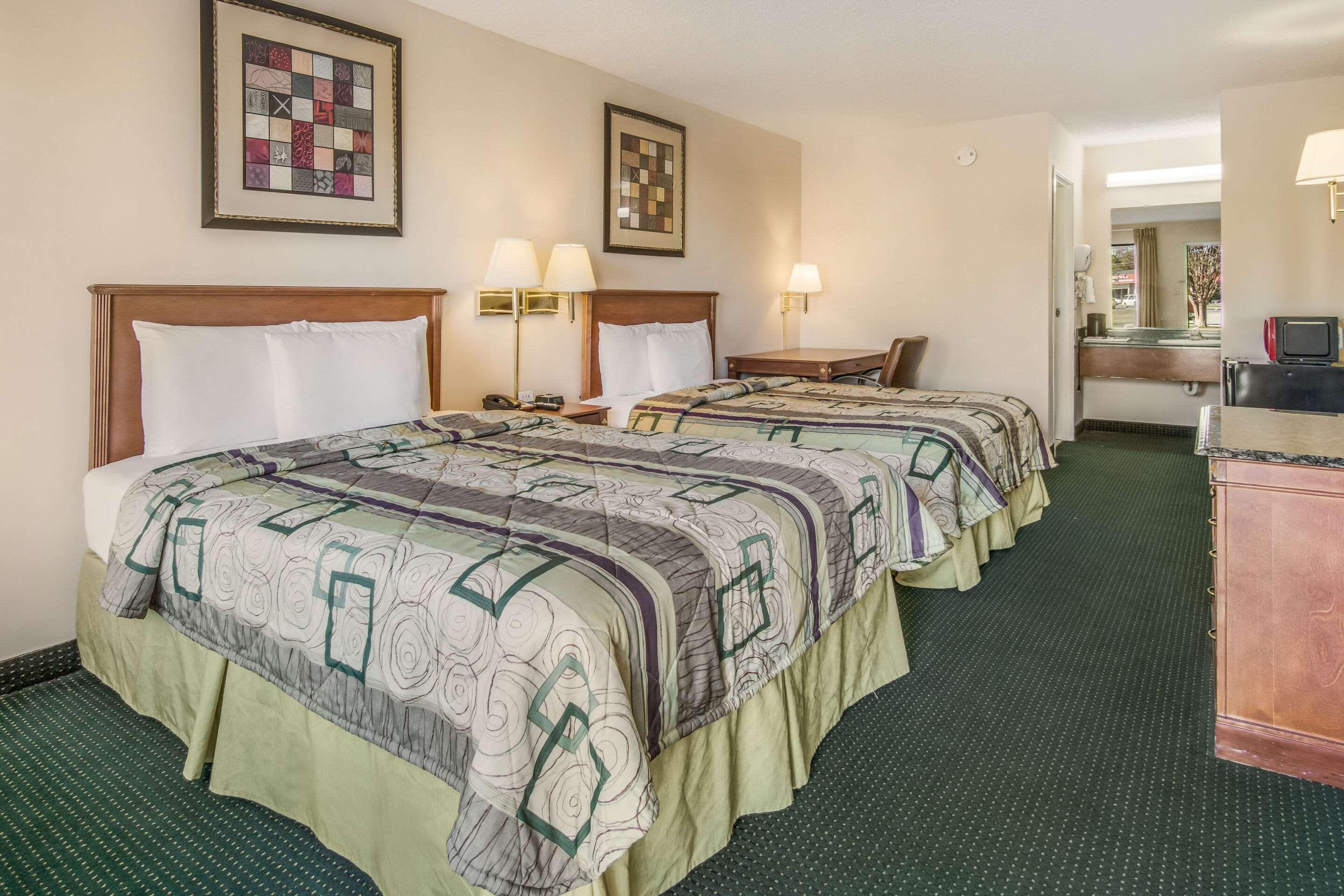 Rodeway Inn & Suites Dublin Exterior photo