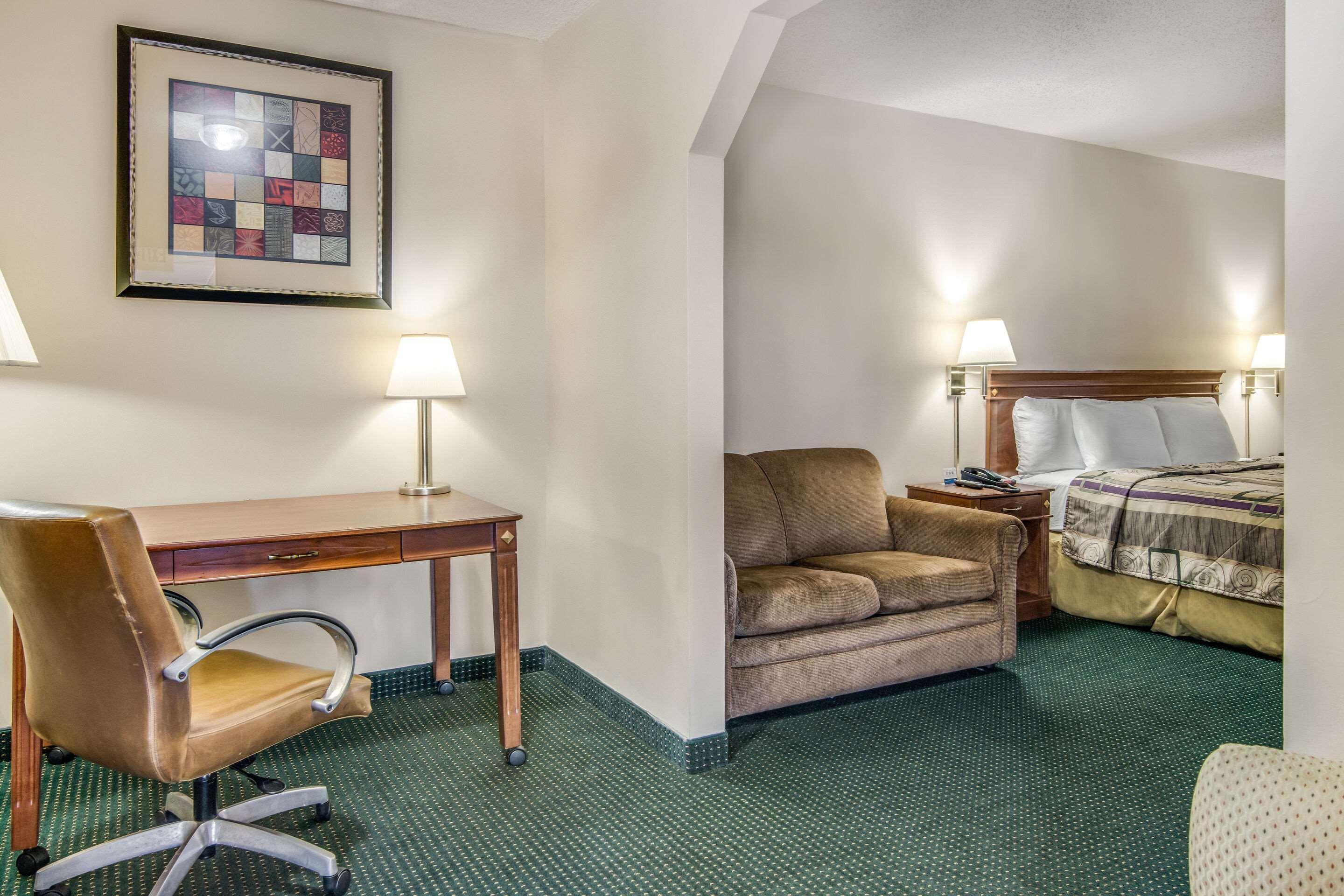 Rodeway Inn & Suites Dublin Exterior photo