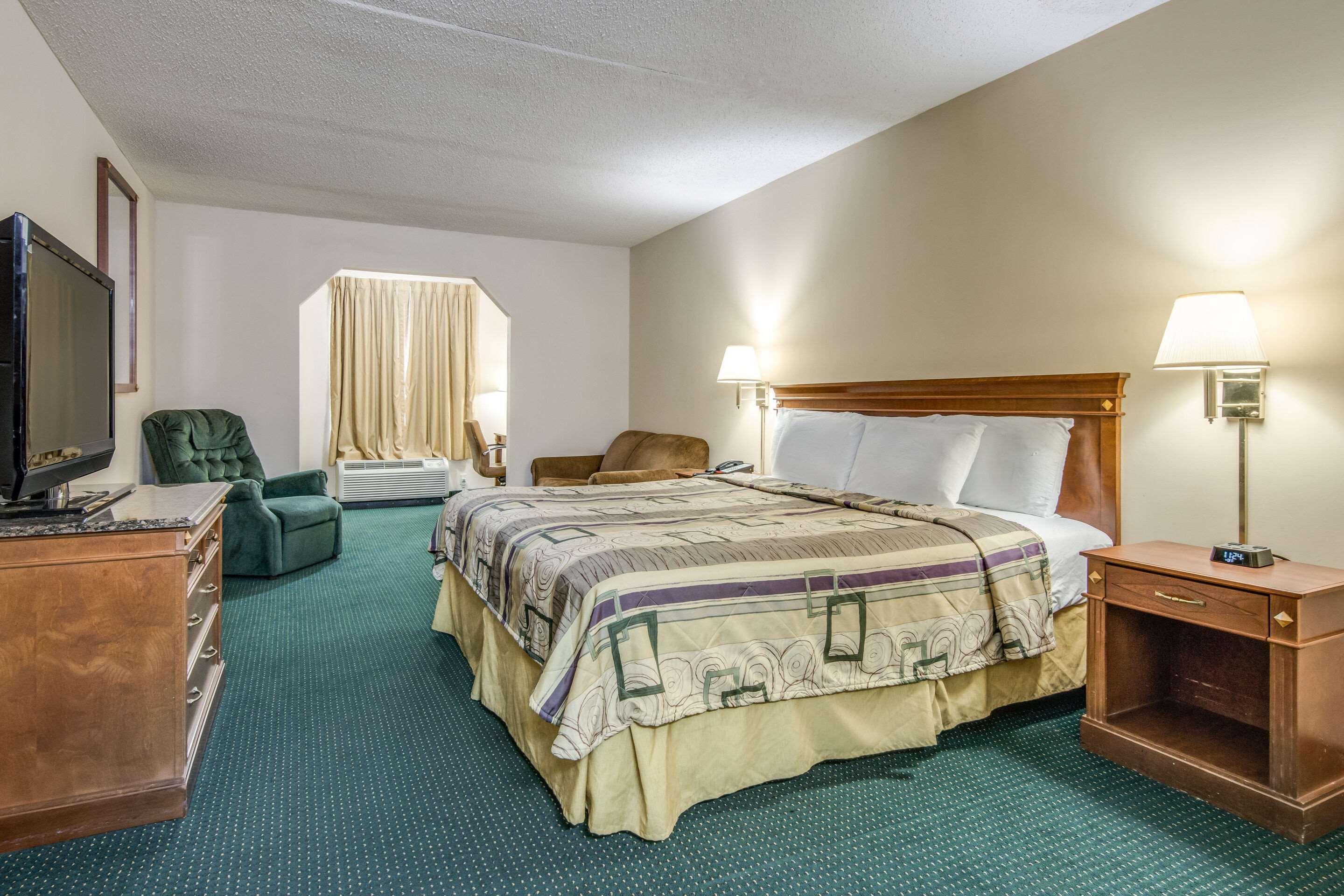 Rodeway Inn & Suites Dublin Exterior photo