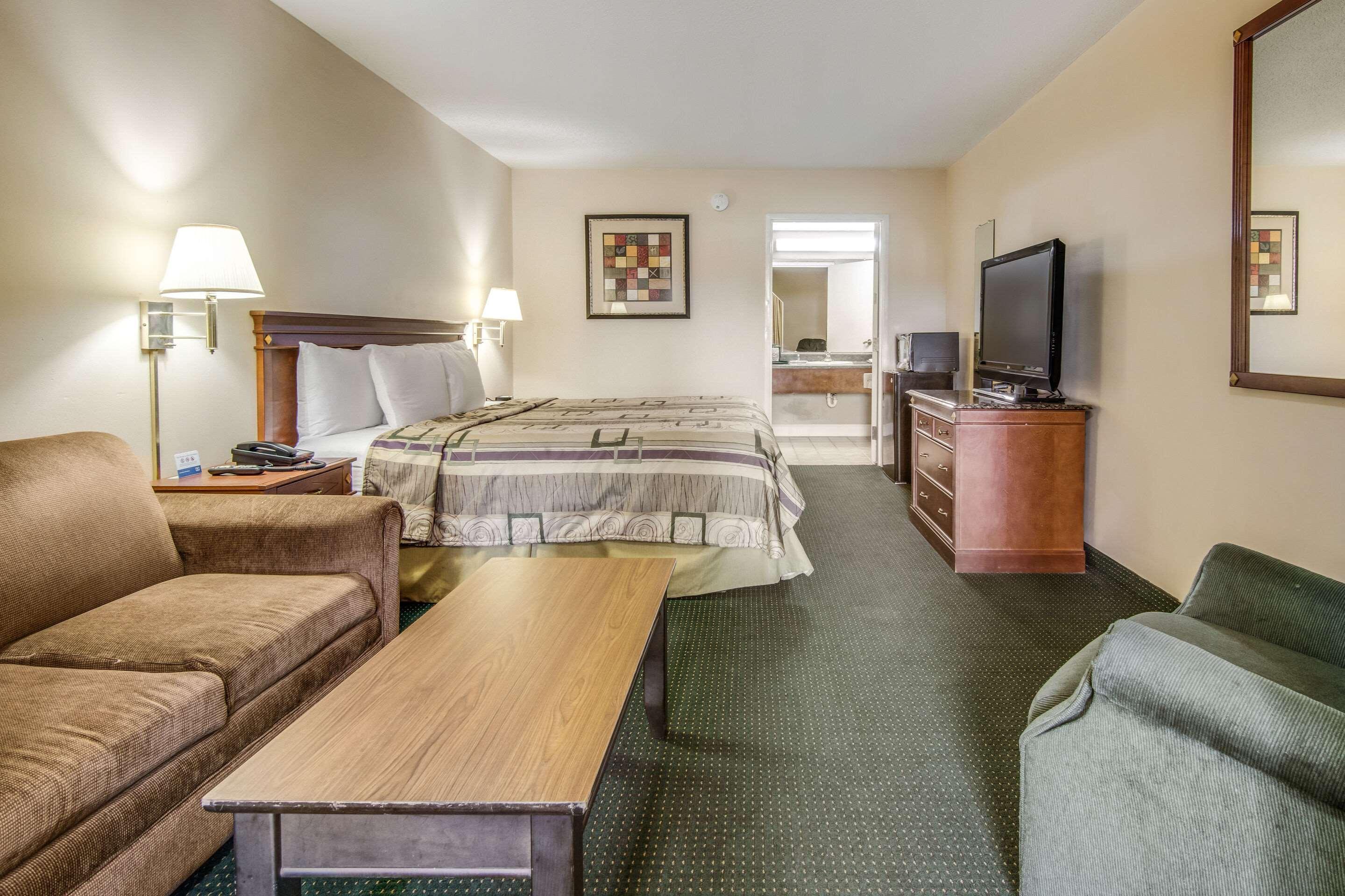 Rodeway Inn & Suites Dublin Exterior photo