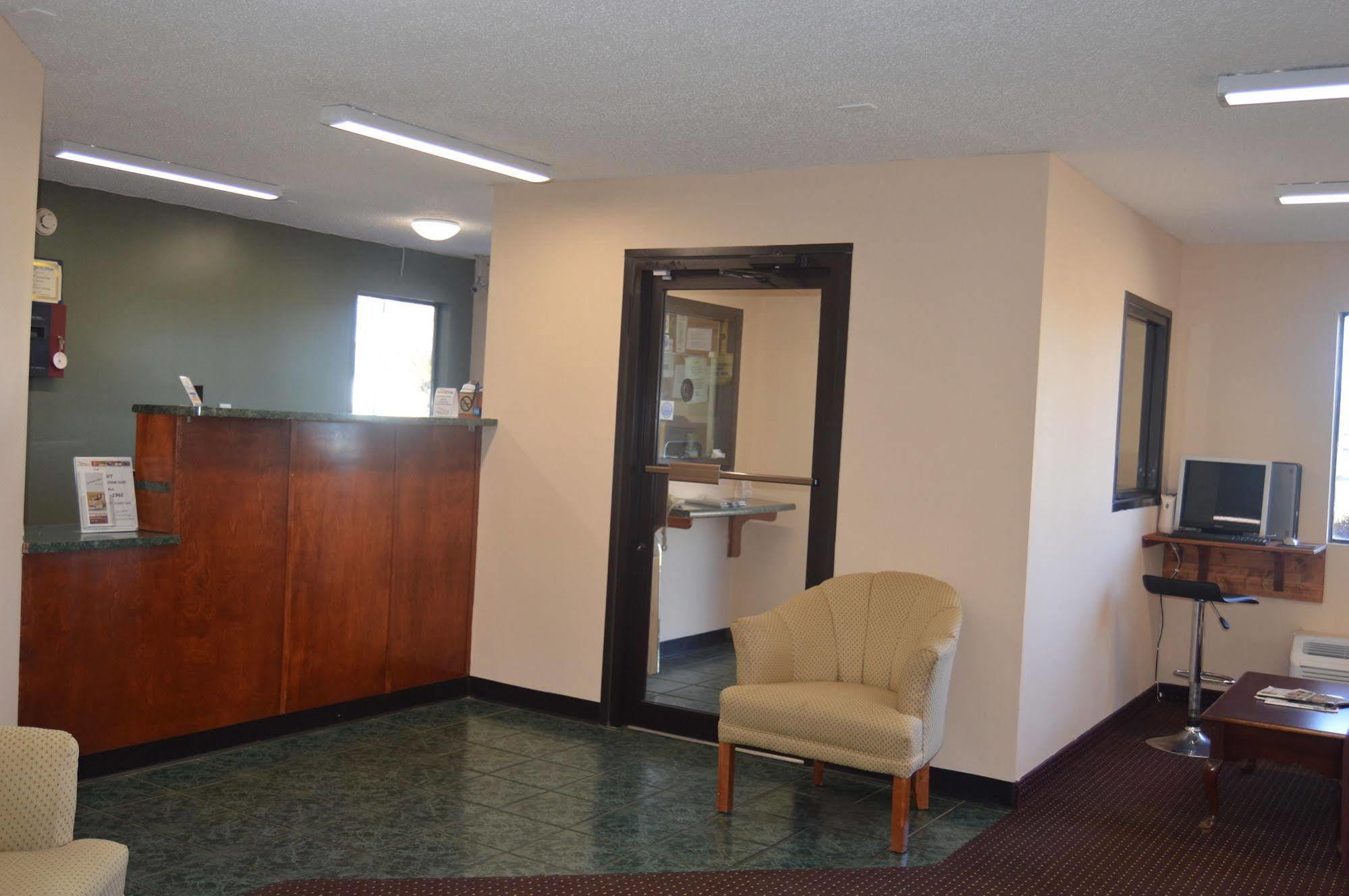 Rodeway Inn & Suites Dublin Exterior photo