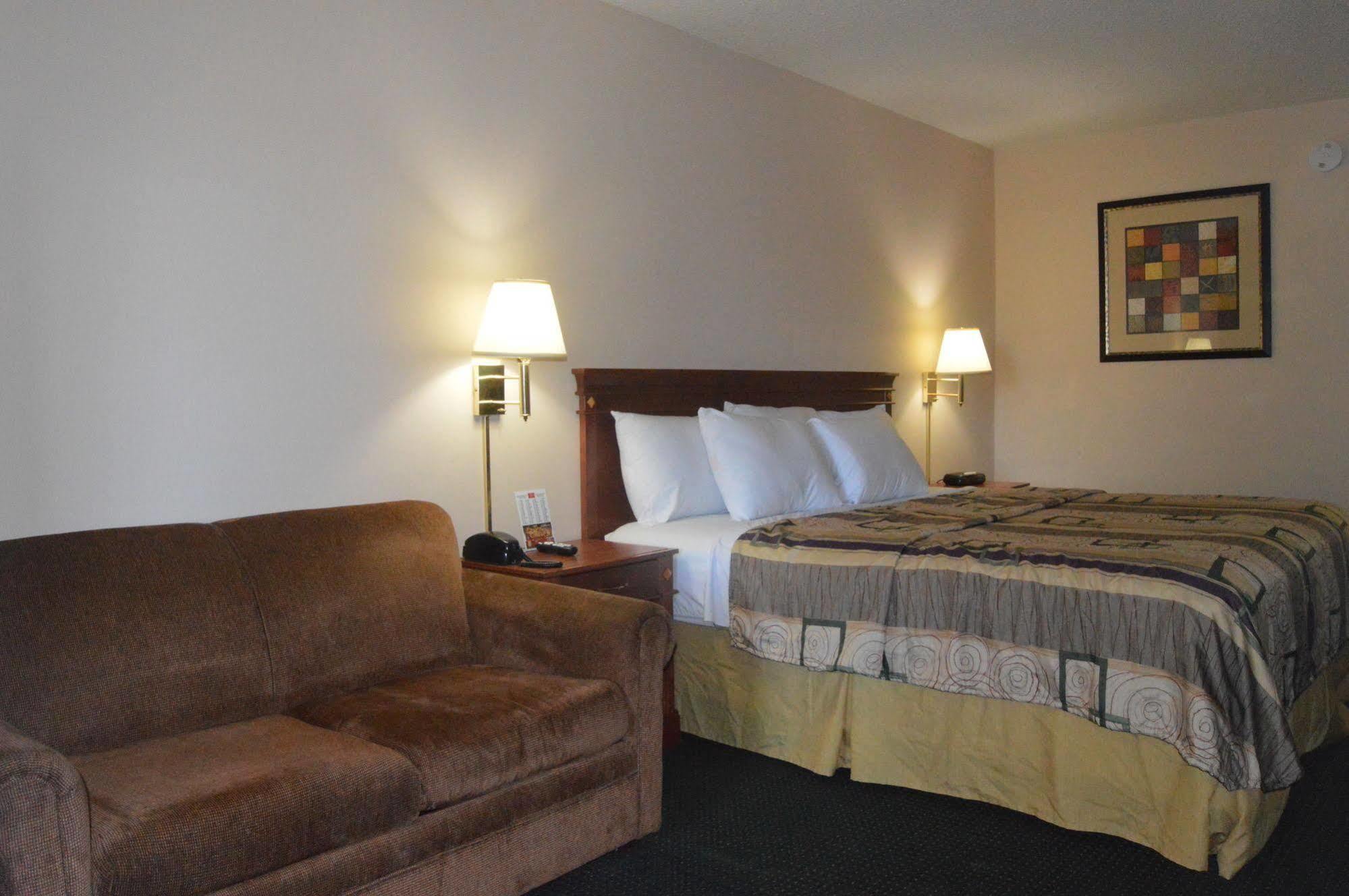 Rodeway Inn & Suites Dublin Exterior photo