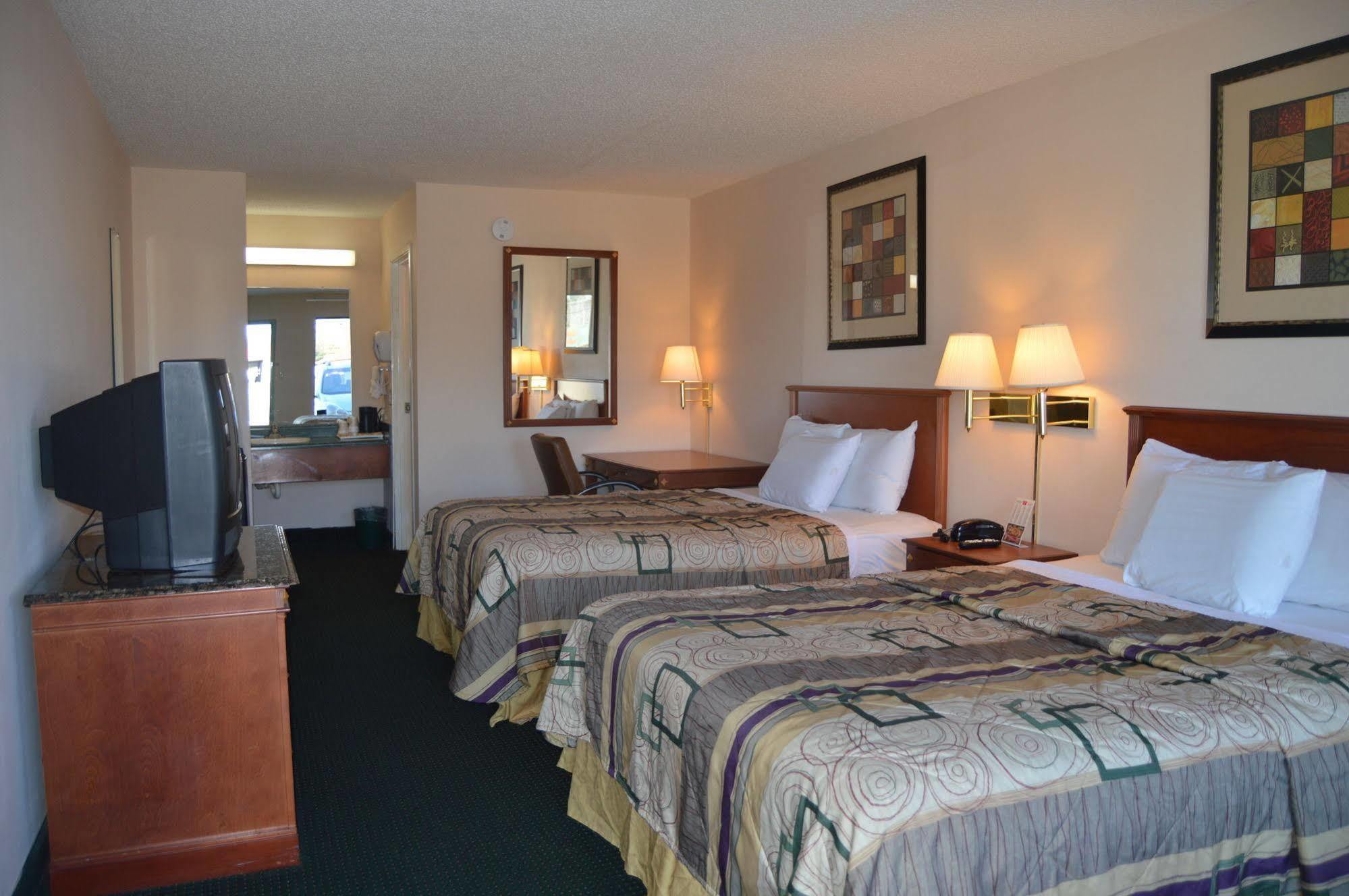 Rodeway Inn & Suites Dublin Exterior photo